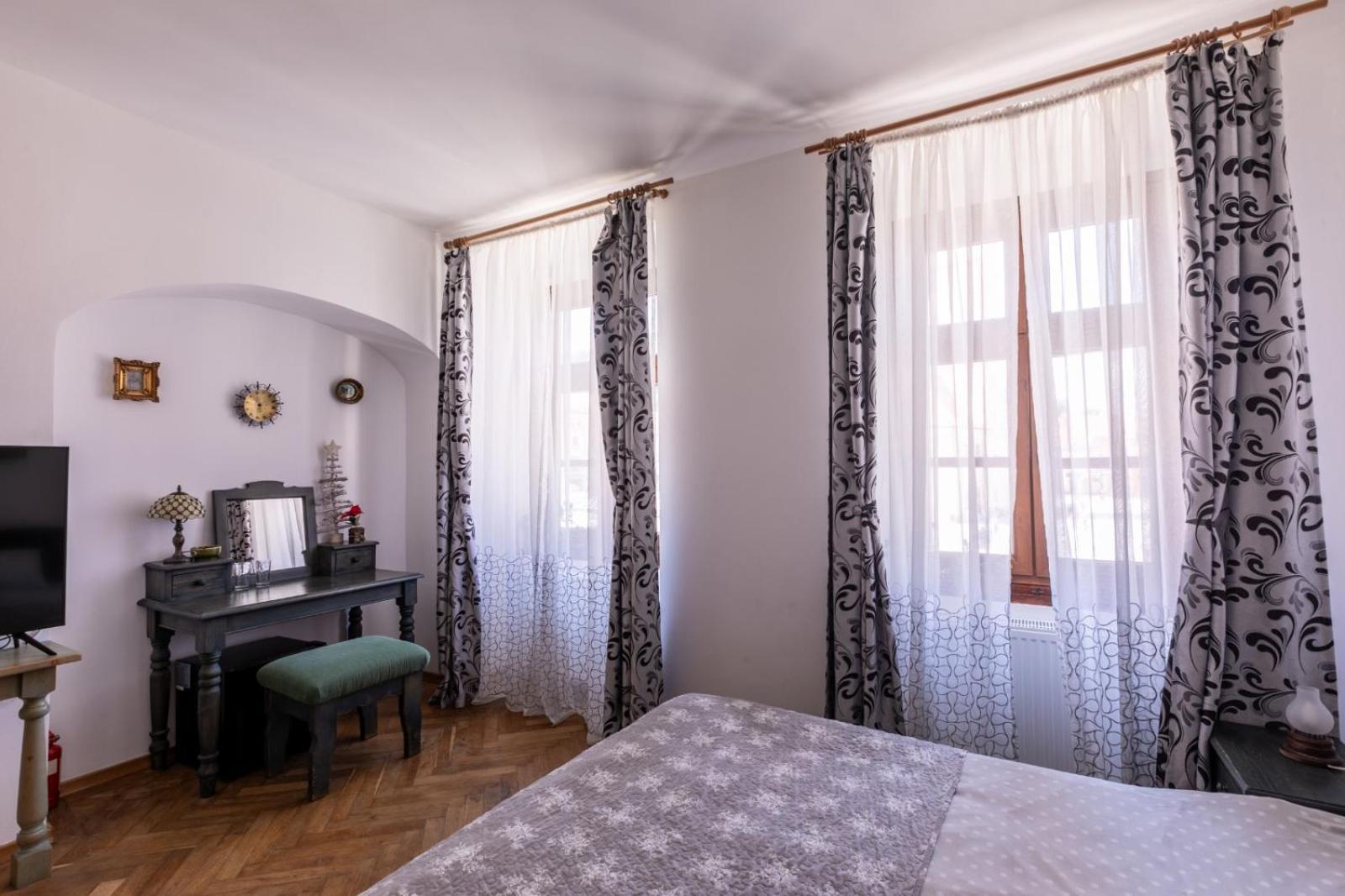 4 Rooms Piata Sfatului Braşov Eksteriør billede