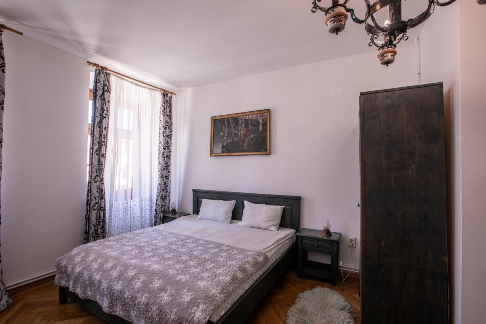 4 Rooms Piata Sfatului Braşov Eksteriør billede