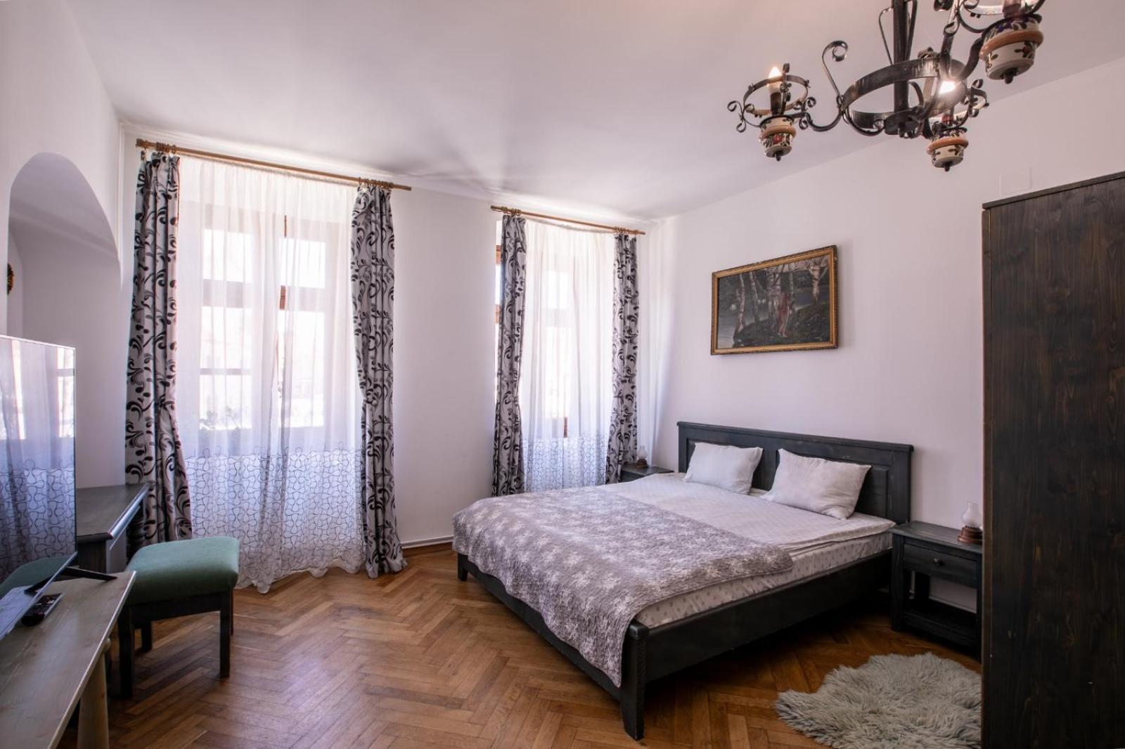 4 Rooms Piata Sfatului Braşov Eksteriør billede