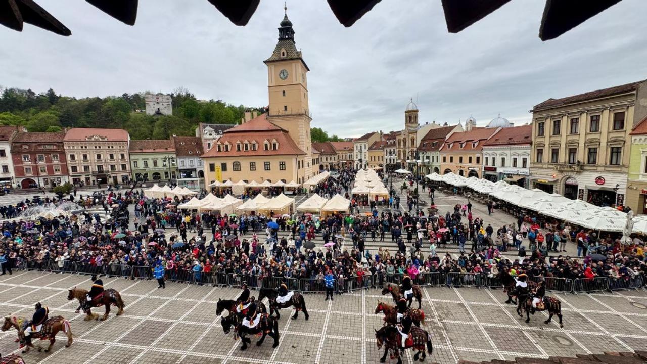 4 Rooms Piata Sfatului Braşov Eksteriør billede