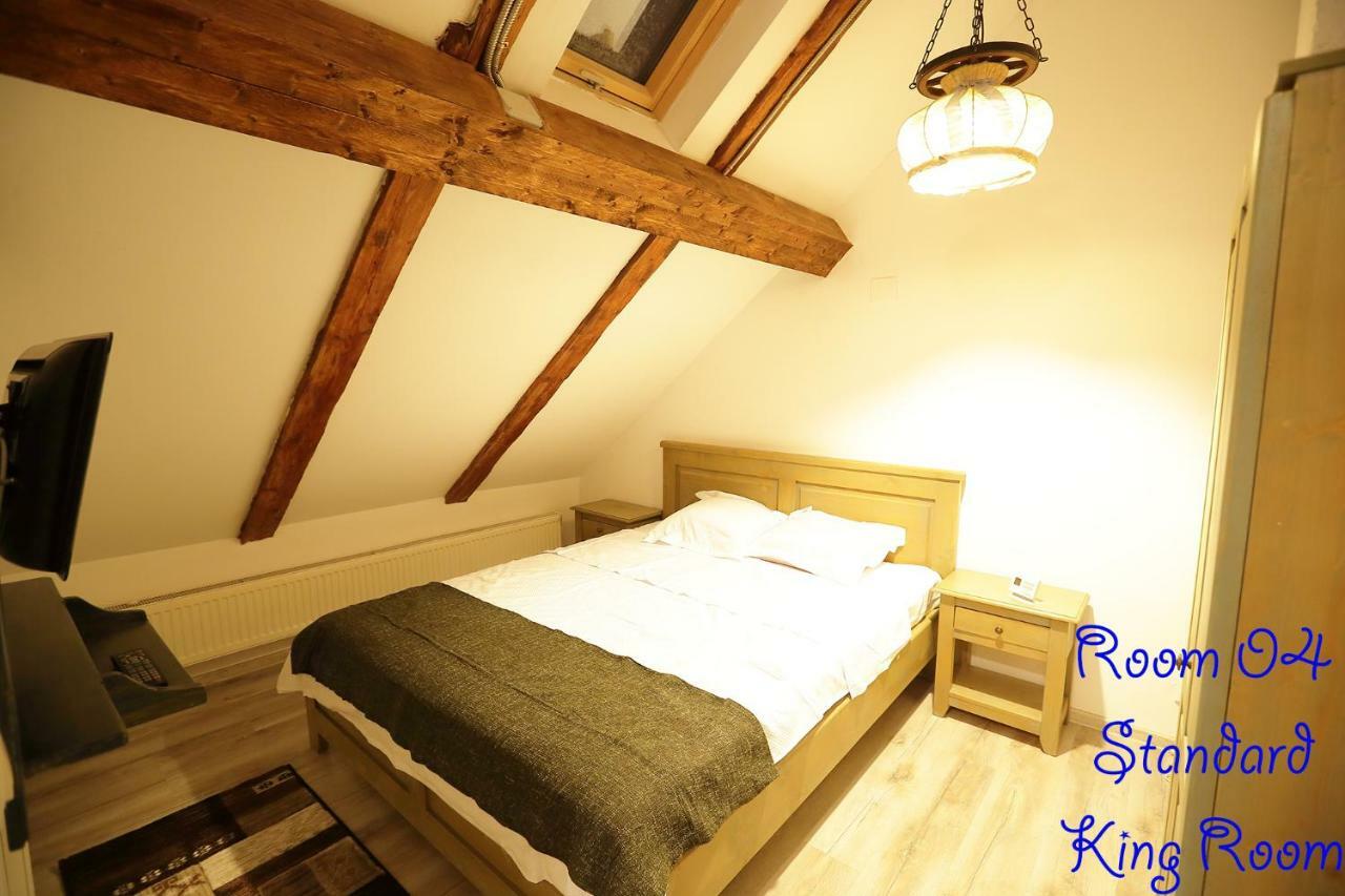 4 Rooms Piata Sfatului Braşov Eksteriør billede
